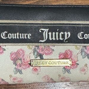 Juicy Couture Black & White Floral Trio 
Wallet